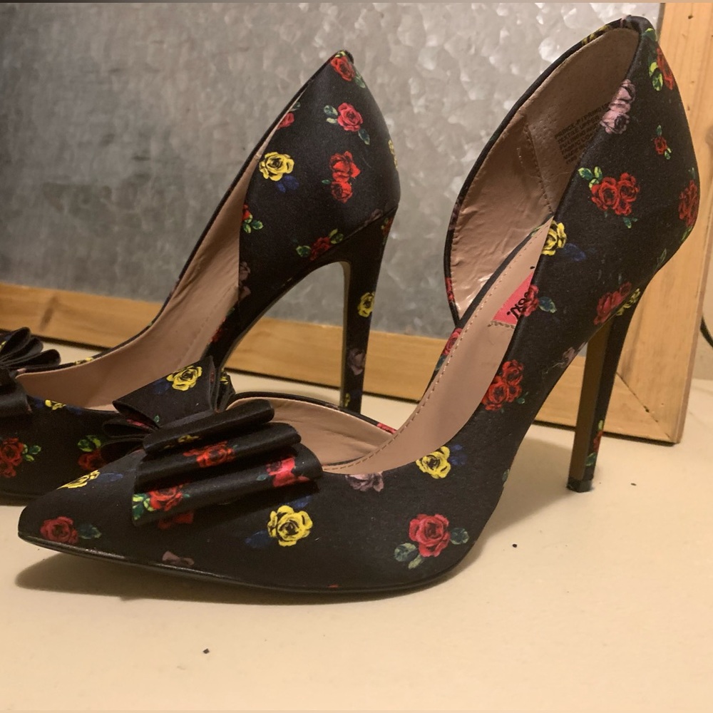 Betsey Johnson Bret Rose Motif Stiletto Pumps